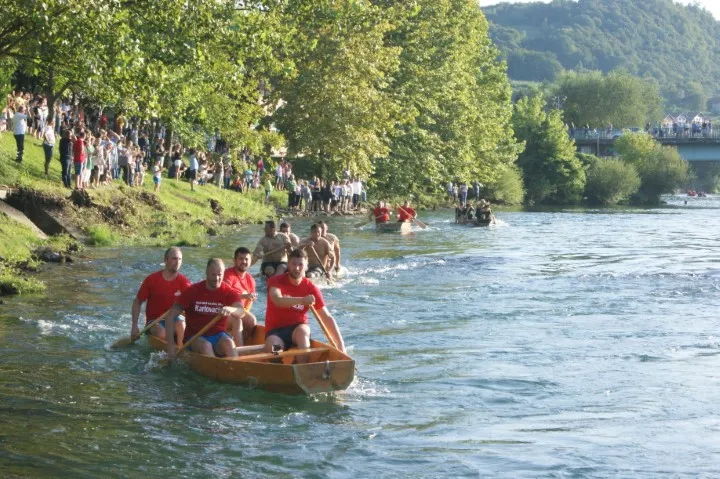Read more about the article 3. august rezervišite za tradicionalne bosanskokrupske Unske lađare i skokove s mosta
