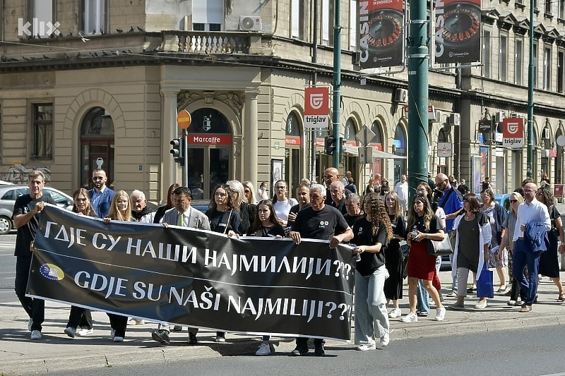 Read more about the article Porodice iz BiH zajedno u istoj boli: “Krajnje je vrijeme da se predaju nestali i pokopaju tragovi prošlosti”