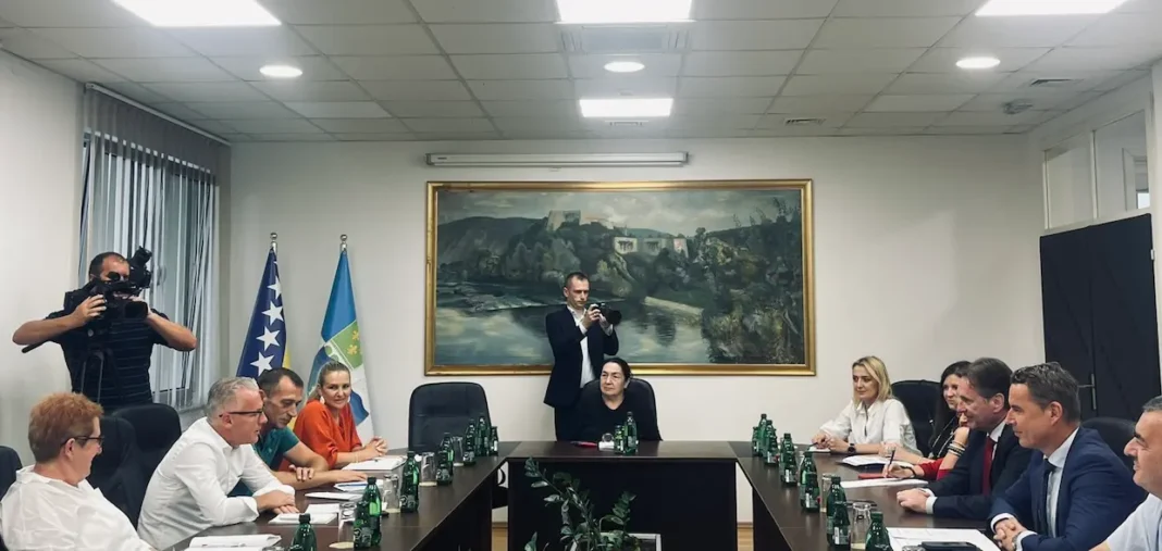 Federalni ministar poljoprivrede, vodoprivrede i šumarstva Kemal Hrnjić u radnoj posjeti Bosanskoj Krupi.