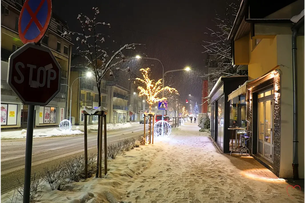 Dnevni izvještaj za područje grada Bosanska Krupa Policijska stanica Bosanska Krupa Policijska stanica Bosanska Krupa obavještava da u proteklom periodu nije bilo narušavanja javnog reda i mira, saobraćajnih nezgoda niti činjenja krivičnih djela. Vatrogasna jedinica Vatrogasna jedinica izvještava da nije imala intervencija i dojava o požaru. Hitna pomoć Hitna služba Doma zdravlja Bosanska Krupa izvještava da je u proteklom periodu pregledala 32 pacijenta, od kojih je 6 lica upućeno u Kantonalnu bolnicu 