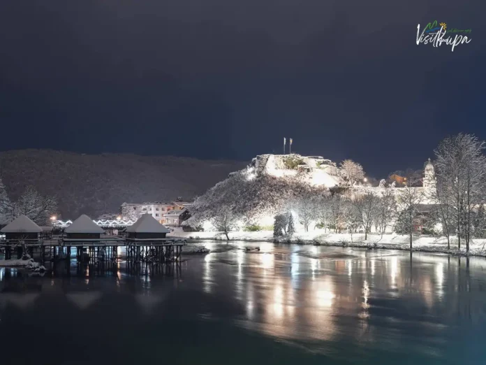 U Bosanskoj Krupi jutros u 7 sati izmjereno je 6 stepeni, vlažnost zraka 98 posto, a vodostaj Une 108 centimetara iznad nule.