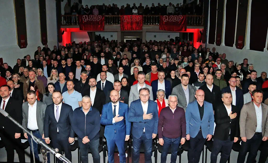 U Bosanskoj Krupi održana tribina „Djela, a ne riječi“ u organizaciji KO SDP BiH USK U Velikoj sali Doma Kulture u Bosanskoj Krupi održana je tribina „Djela, a ne riječi.“ u ponedjeljak (17.02.2026.) s početkom u 18:00h.