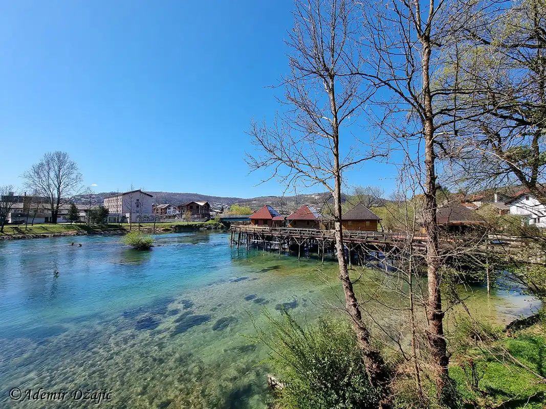 Hidrometeorološka mjerenja u Bosanskoj Krupi jutros u 07:00 sati: temperatura zraka 15°C, vlažnost 78%, vodostaj Une 15 cm (NV).