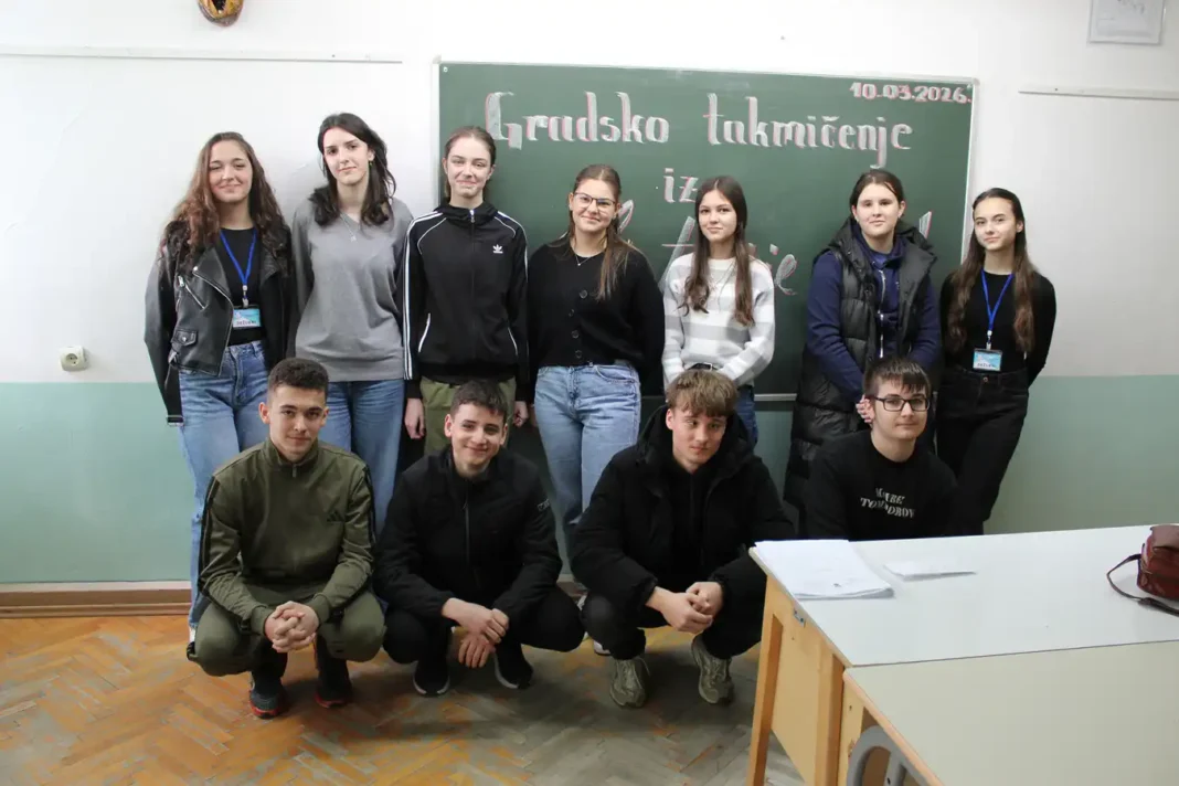 Gradsko takmičenje iz historije za učenike IX razreda JU OŠ „Otoka" iz Bosanske Otoke bila je domaćin Gradskog takmičenja iz historije za IX razred. Pogledajte rezultate i čestitajte pobjednicima!