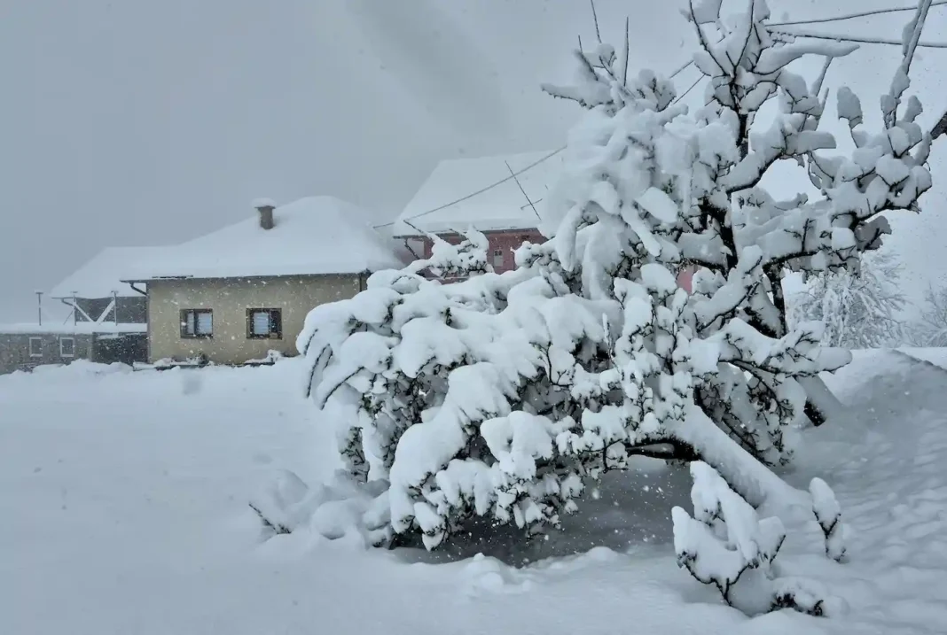 Snabdijevanje vodom i strujom na području grada Bosanska Krupa trenutno je stabilno.