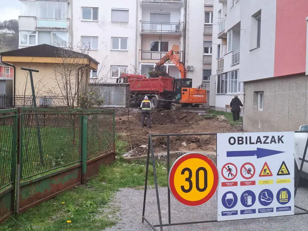 Snažan početak 2026. godine u Bosanskoj Krupi – investicije koje se vide U Bosanskoj Krupi u toku realizacija projekata vrijednih 1.837.615 KM – uređenje javnih površina, sportski tereni, vijećnica i putna infrastruktura.