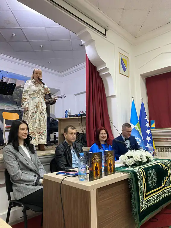 U Bosanskoj Krupi održano Književno veče “Bajram dođe” i promocija knjige “Tebi Gospodaru” Promocija knjige "Tebi Gospodaru", autora Samira Elezovića, održana je u maloj sali Kulturno - sportskog centra u Bosanskoj Krupi s početkom u 19h.