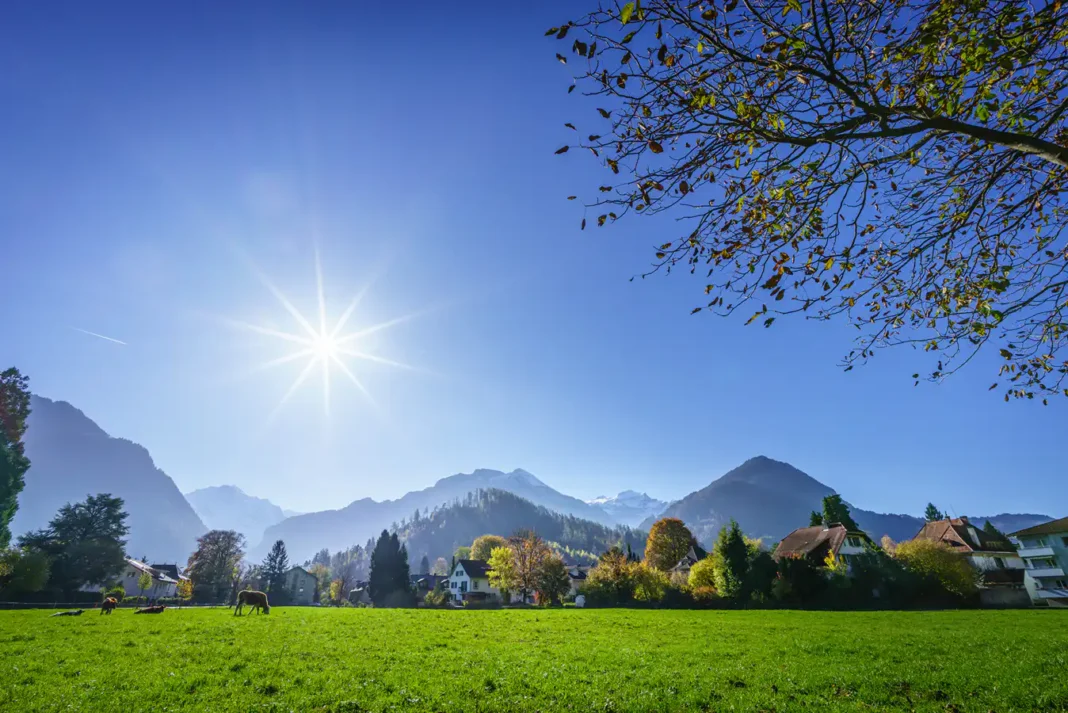 Vremenska prognoza za Bosansku Krupu Danas u Bosanskoj Krupi očekuje se suho i sunčano vrijeme tokom dana, s temperaturama koje će se kretati od 2°C u ranim jutarnjim satima do ugodnih 18°C poslijepodne