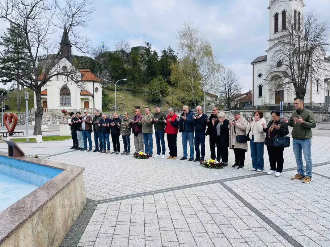 Obilježena 33. godišnjica osnivanja Izviđačko-diverzantske čete “Faraoni” i specijalnih jedinica 511. slavne brdske brigade u Bosanskoj Krupi Obilježena 33. godišnjica osnivanja Izviđačko-diverzantske čete “Faraoni” i specijalnih jedinica 511. slavne brdske brigade u Bosanskoj Krupi