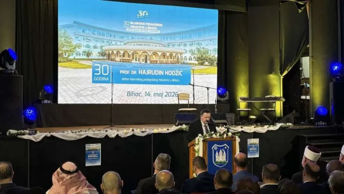 30 godina IPF Svečanosti su prisustvovali predstavnici Univerziteta u Bihaću, visoki zvaničnici Islamska zajednica u Bosni i Hercegovini predvođeni reisom Huseinom ef. Kavazovićem, alumni Fakulteta, kulturni radnici te predstavnici lokalne i kantonalne vlasti.