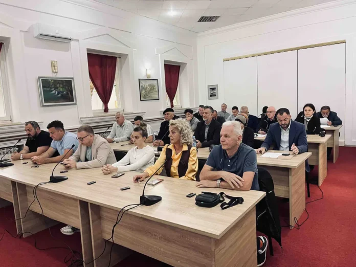 XVIII redovna-sjednica (2) Osamnaesta redovna sjednica Gradskog vijeća Grada Bosanska Krupa, saziv 2024.-2028., održana je u ponedjeljak, 11. maja u Maloj sali Javne ustanove „Kulturno-sportski centar“ u Bosanskoj Krupi.