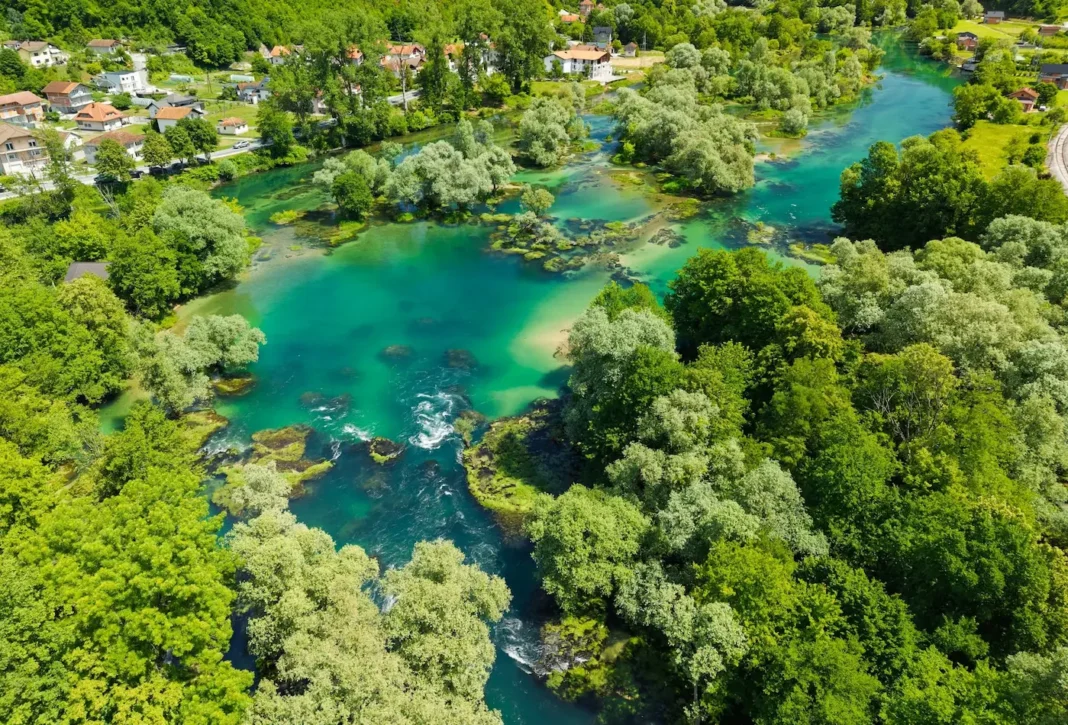 Hidrometeorološka mjerenja u Bosanskoj Krupi jutros u 07:00 sati: temperatura zraka 18°C, vlažnost 74%, vodostaj Une 33 cm (NV).