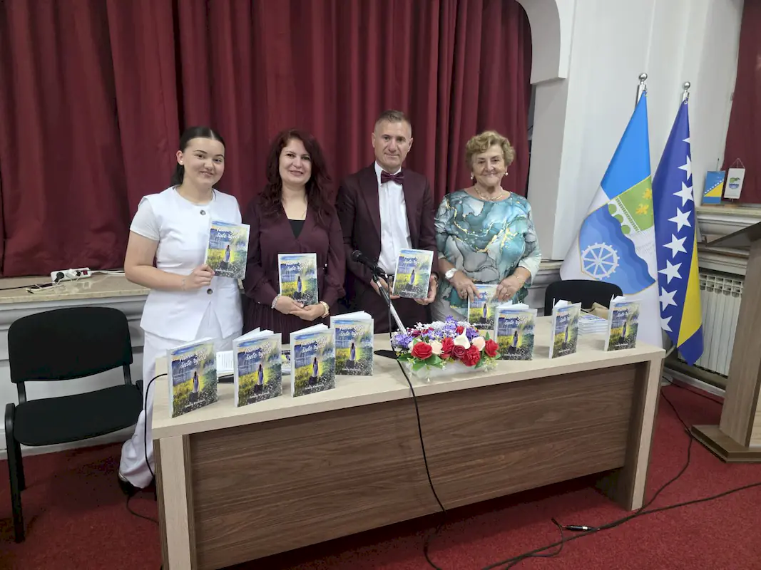 U subotu s početkom u 20:00h u JU „Kulturno – sportski centar“ Bosanska Krupa, održana je promocija knjige „Tamo gdje šute riječi“ autorice Amele Đuliman.