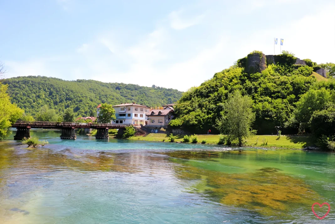 Hidrometeorološka mjerenja u Bosanskoj Krupi jutros u 07:00 sati: temperatura zraka 22°C, vlažnost 66%, vodostaj Une 32 cm (NV).
