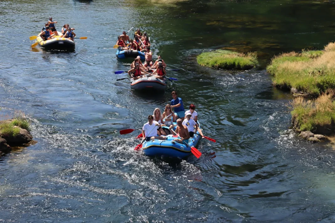 Održana peta regata Bosanska Krupa – Bosanska Otoka Peta regata Bosanska Krupa – Bosanska Otoka, održana je u subotu, 15. augusta, te je okupila veliki broj učesnika i ljubitelja Une, sporta i druženja.