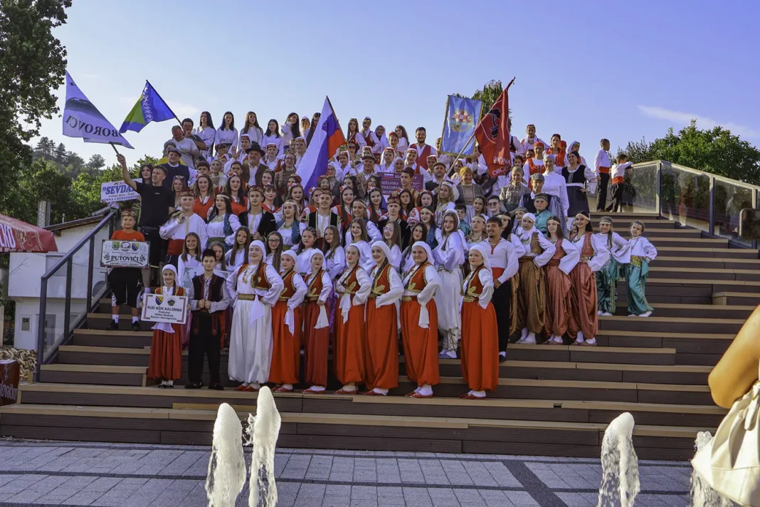 ODRŽANA 11. SMOTRA FOLKLORNOG STVARALAŠTVA KUD STARI GRAD BOSANSKA KRUPA