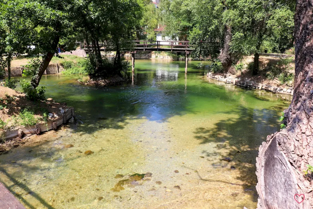 Danas u Bosanskoj Krupi preovladava sunčano i toplo vrijeme, uz najvišu temperaturu oko 32°C u popodnevnim satima.