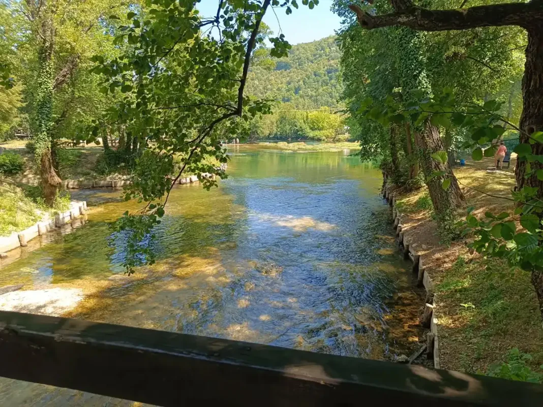 Vremenska prognoza za Bosansku Krupu Danas u Bosanskoj Krupi preovladava sunčano i toplo vrijeme, uz najvišu temperaturu do 31°C.