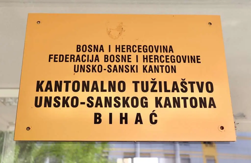 Tužilaštvo USK predložilo pritvor za ženu osumnjičenu za ubistvo supruga Tužilaštvo USK predložilo pritvor za ženu osumnjičenu za ubistvo supruga