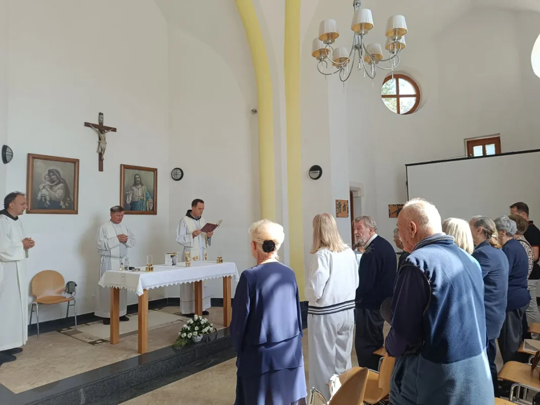 U CRKVI IMENA MARIJINA SLUŽENA SVETA MISA POVODOM PATRONA U crkvi Imena Marijina u Bosanskoj Krupi danas je služena sveta misa povodom patrona ove crkve.