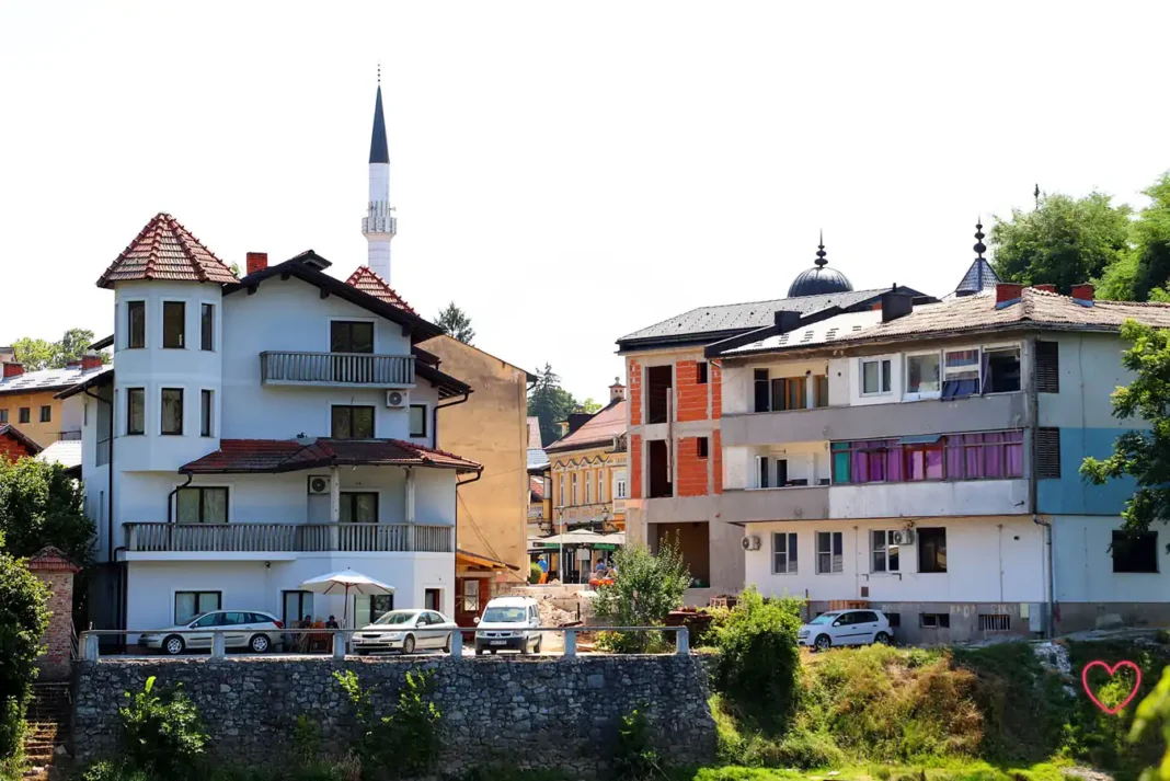 Servisne informacije – 09.10.2026. Hidrometeorološka mjerenja u Bosanskoj Krupi jutros u 07:00 sati: temperatura zraka 15°C, vlažnost 98%, vodostaj Une 5 cm (NV).